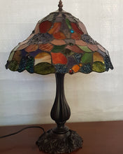 Load image into Gallery viewer, Leadlight Style Sunflowers Table Lamp - Beths Emporium