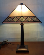 Load image into Gallery viewer, Leadlight Style Paramount Table Lamp - Beths Emporium
