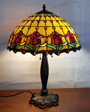 Load image into Gallery viewer, Leadlight Style Red TulipTable Lamp - Beths Emporium