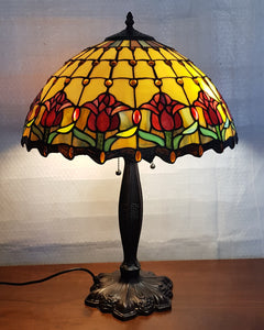 Leadlight Style Red TulipTable Lamp - Beths Emporium